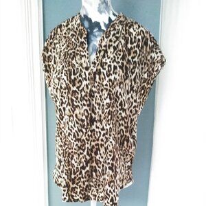 Leopard print short-sleeve button-front blouse, EUC
